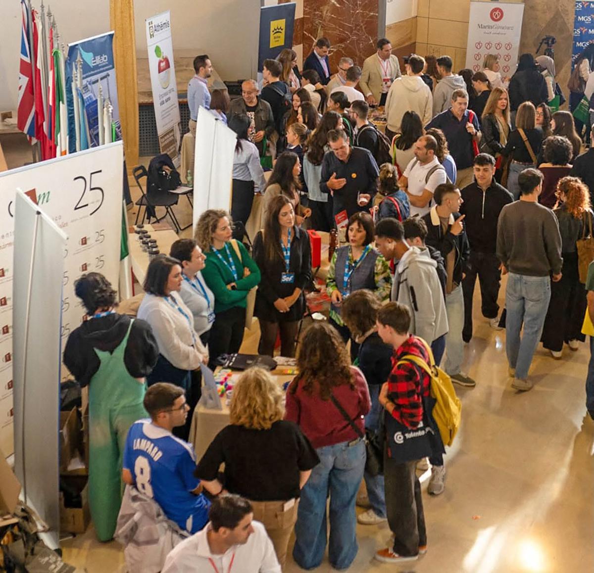 Asistentes a la XI Feria de Empleo celebrada en Cehegín.