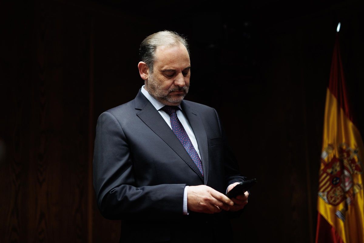 Archivo - El exministro de Transportes José Luis Ábalos