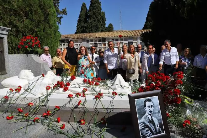 Ofrenda floral en el 75 aniversario de la muerte de Manolete