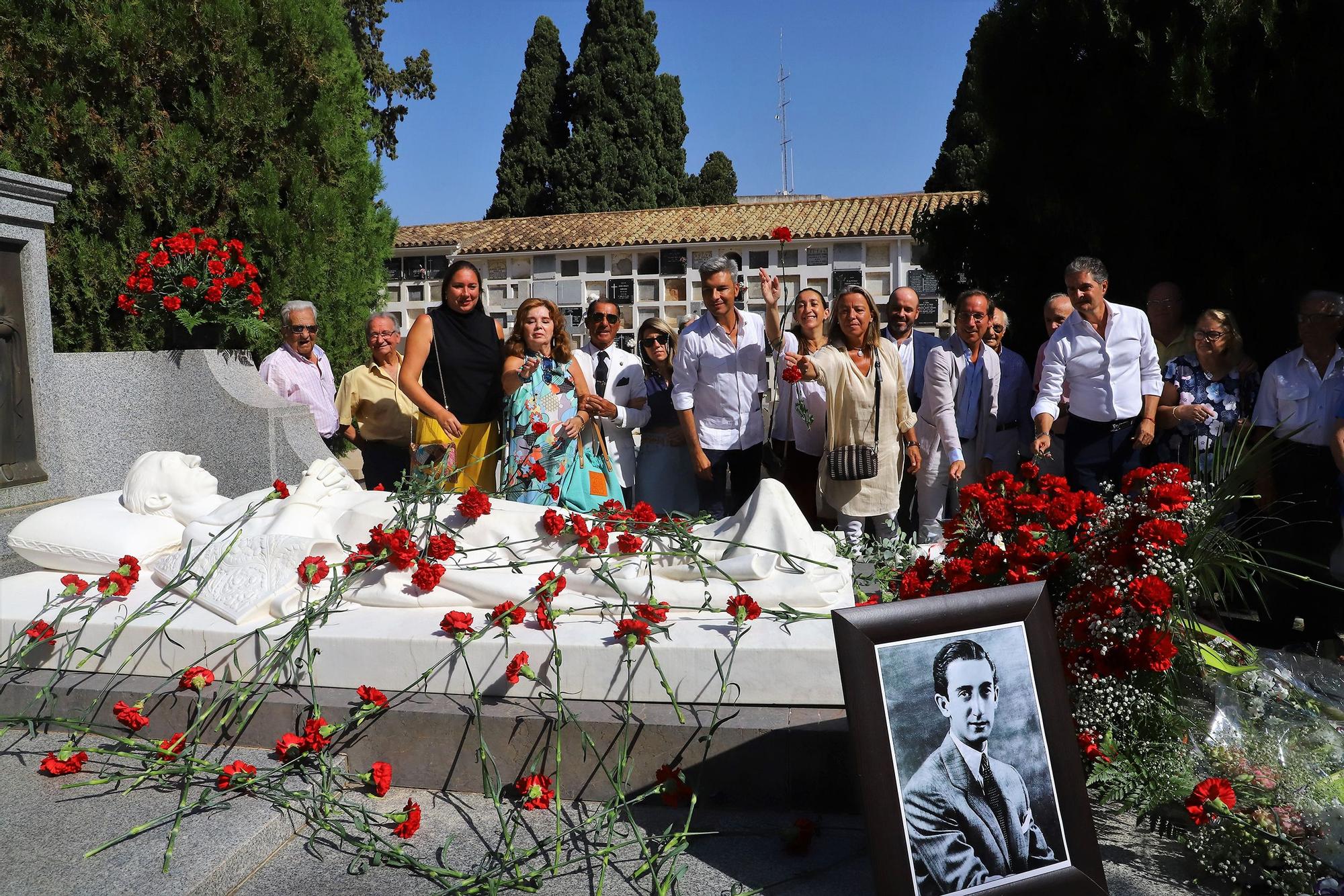 Ofrenda floral en el 75 aniversario de la muerte de Manolete
