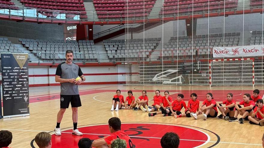 Raúl Entrerríos, pregonero del Descenso a Nado de la Ría de Navia: "Espero un pueblo volcado"