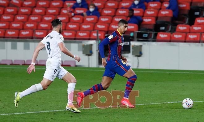 Ronald Araujo en el partido de LaLiga entre el FC Barcelona y el Huesca disputado en el Camp Nou.