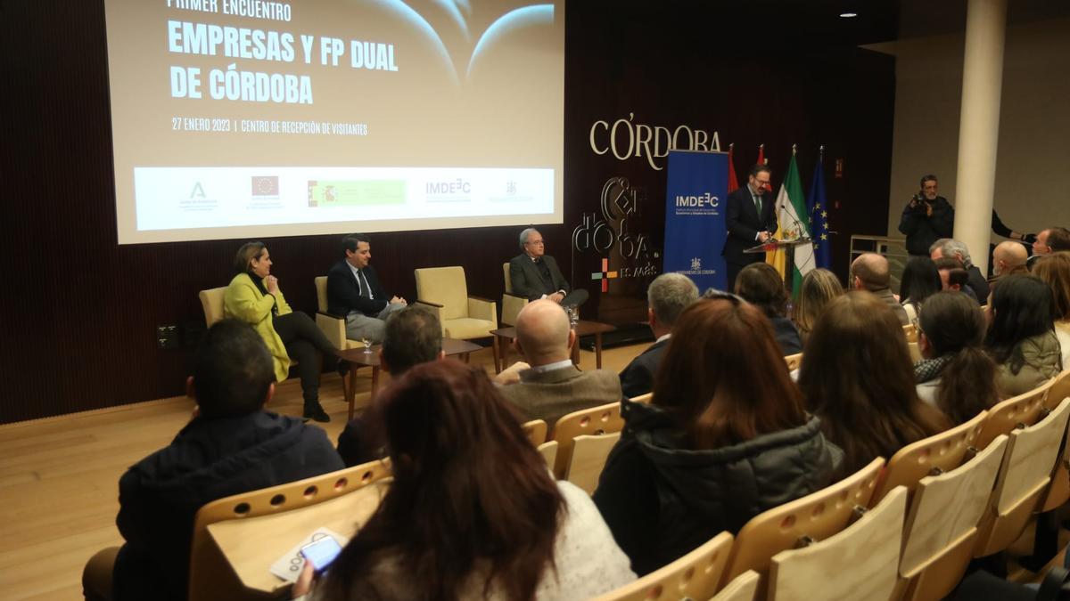 Blanca Torrent, José María Bellido, Antonio Díaz y,  junto al atril, Adolfo Molina, durante las jornadas de FP Dual.