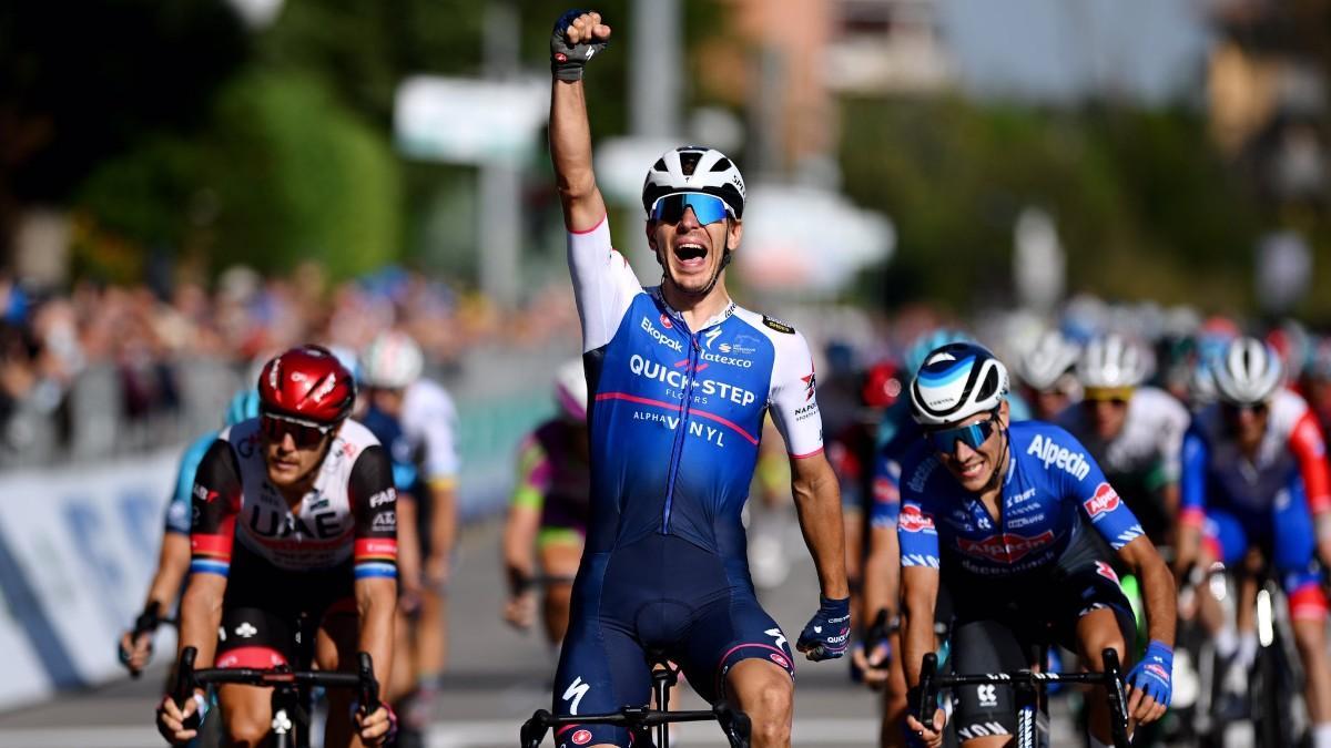 Davide Ballerini celebra su triunfo