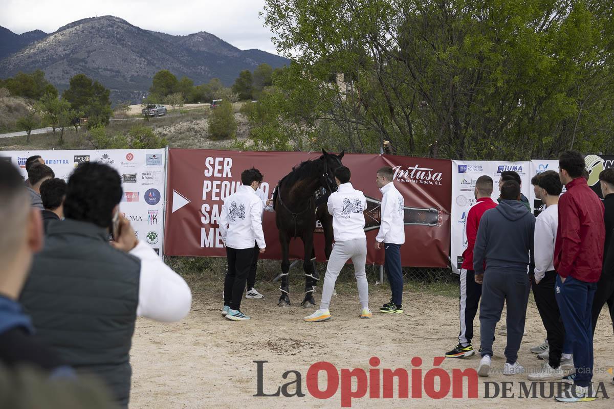 Los Caballistas de Caravaca se miden las fuerzas en la convivencia de la Peña Artesano