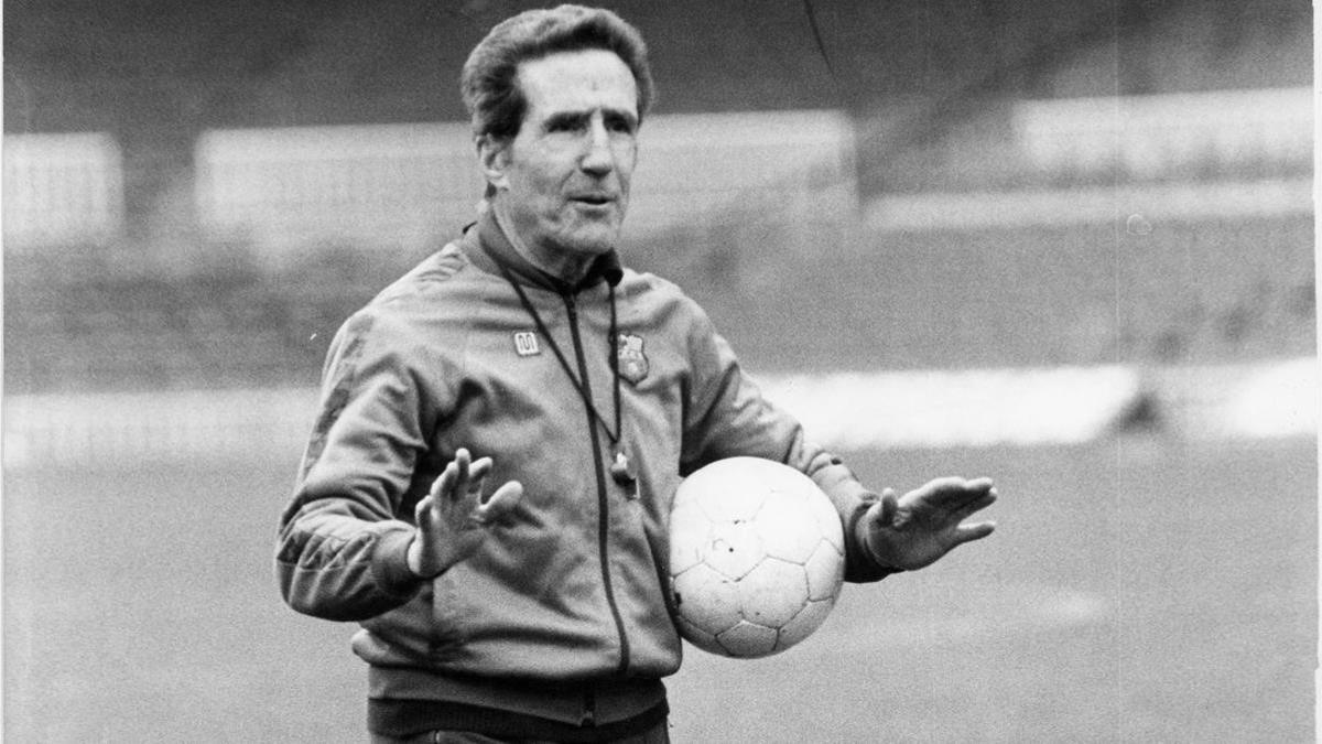 Helenio Herrera, en el Camp Nou en 1980, en su segunda etapa en el Barça.