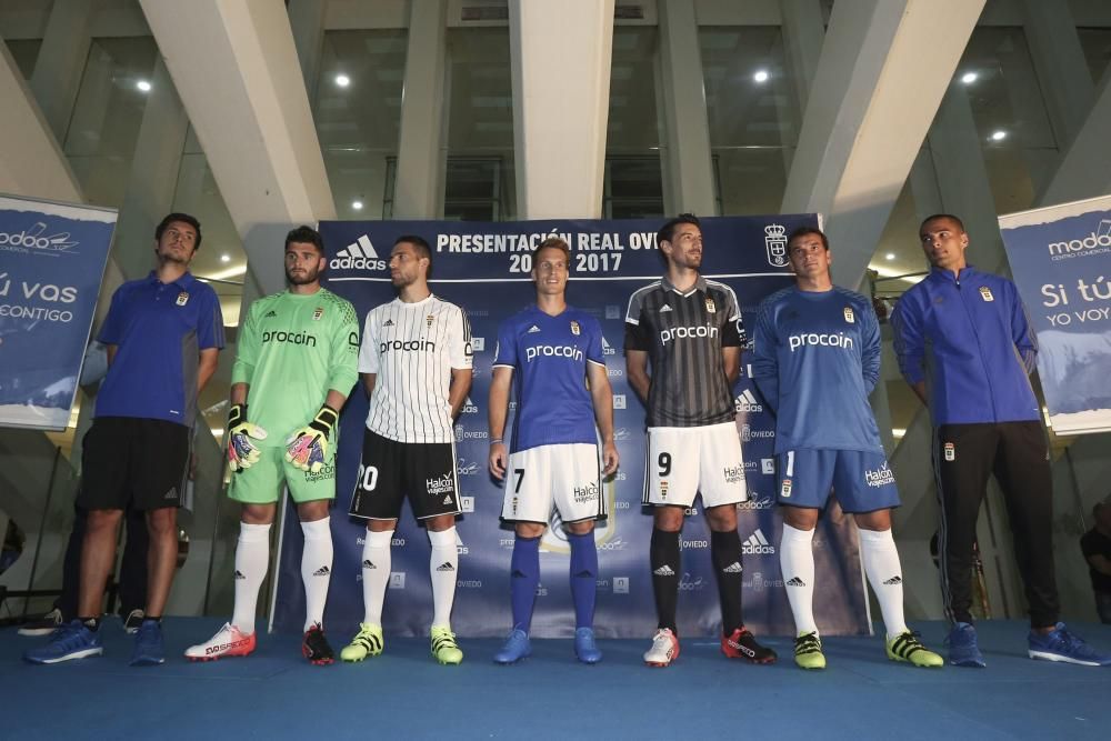 Presentación de la nueva equipación del Real Oviedo