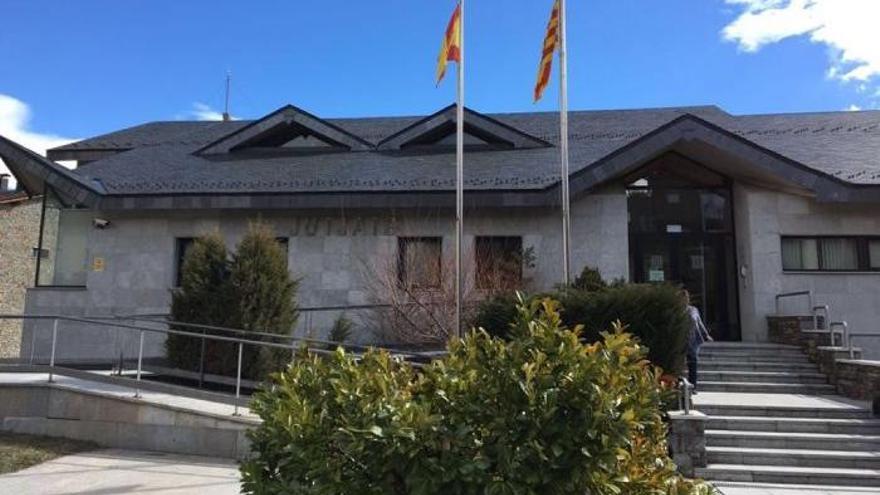 La façana exterior del jutjat de Puigcerdà