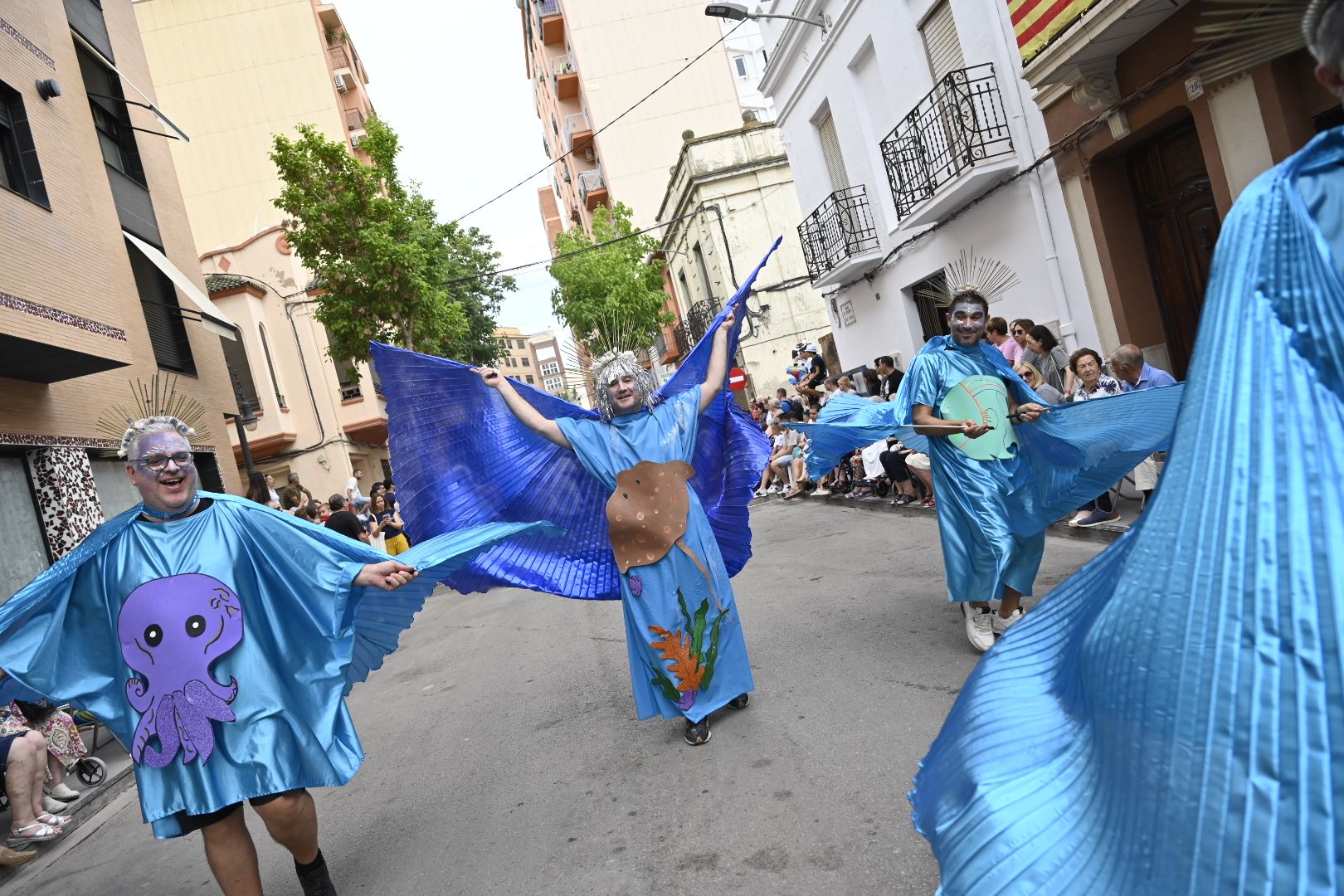 Imaginación y humor al poder en el desfile de las collas del Grau