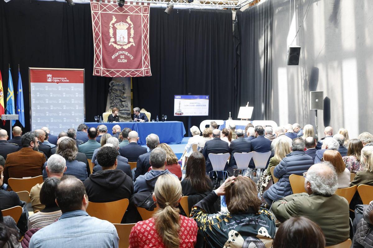 La entrega del premio "Gijón Ciudad Abierta" a Blanca Cañedo, en imágenes La entrega del premio "Gijón Ciudad Abierta" a Blanca Cañedo, en imágenes