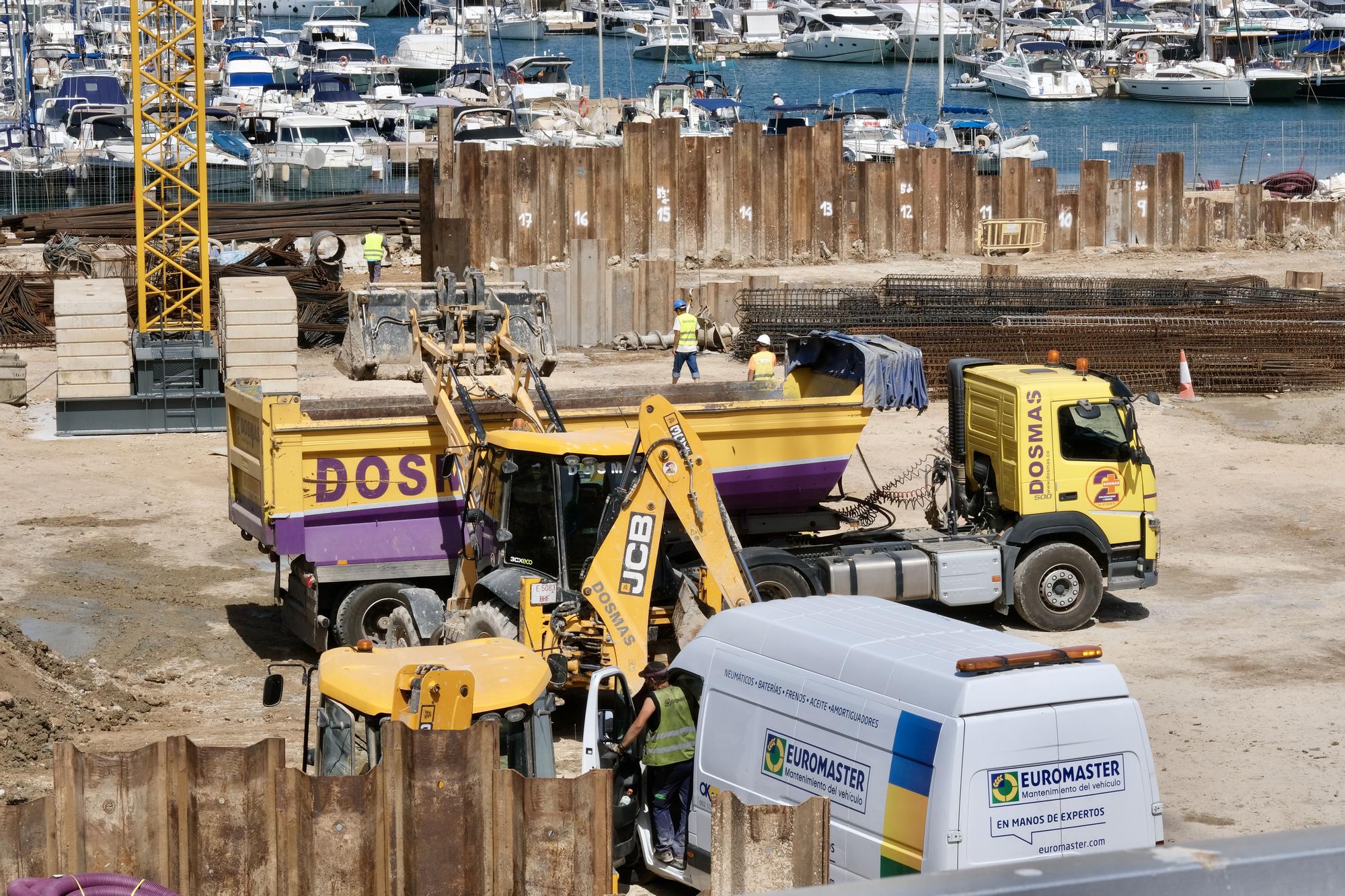 Las grúas toman la marina más exclusiva del Paseo Marítimo