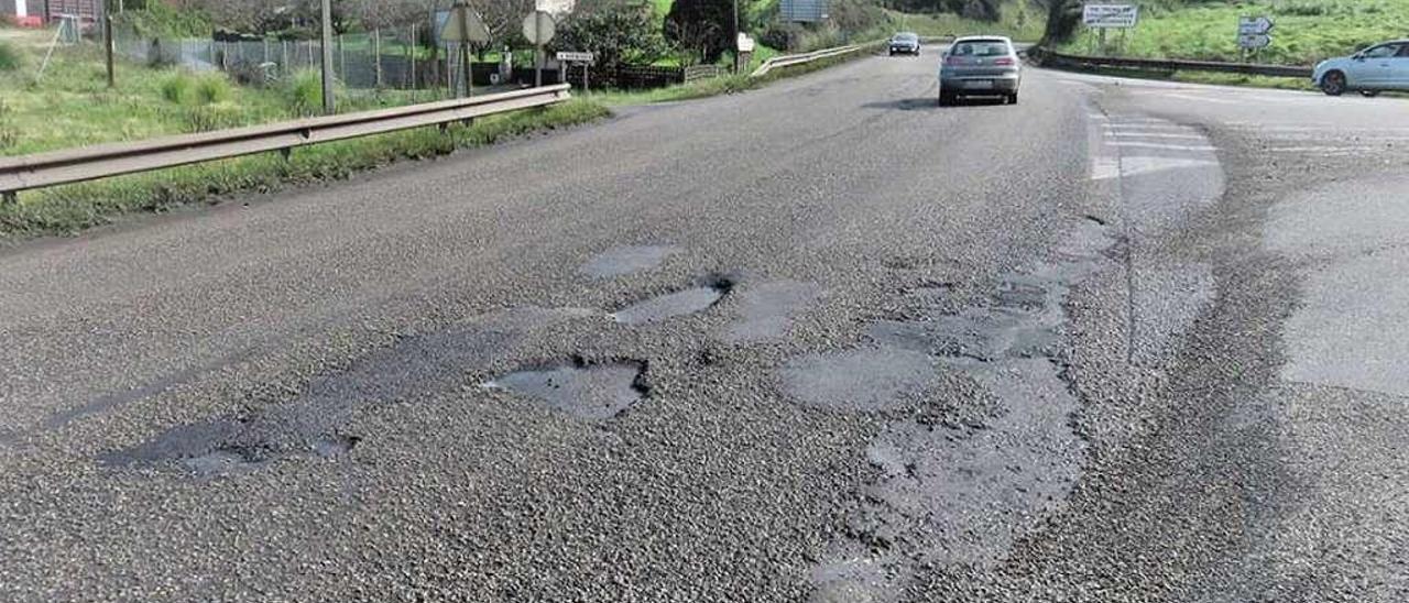 Baches en la carretera, a la altura de El Empalme.