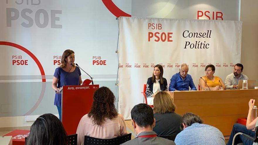 Fracina Armengol durante su discurso en el Consell PolÃ­tic del PSIB-PSOE en la sede del partido.