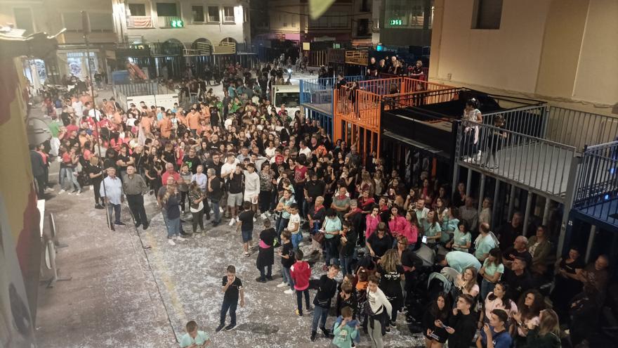 La &#039;entrà de penyes&#039; y el &#039;xupinasso&#039; encienden la fiesta en Moncofa