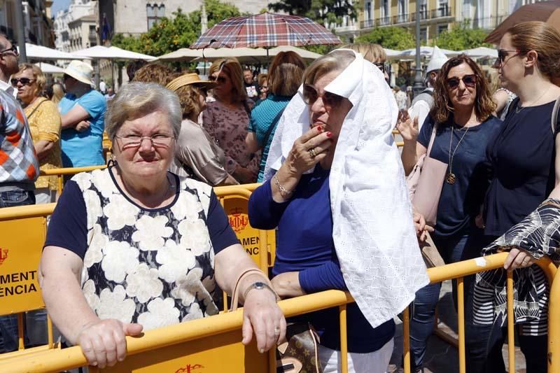 Besamanos en la Plaza de la Virgen