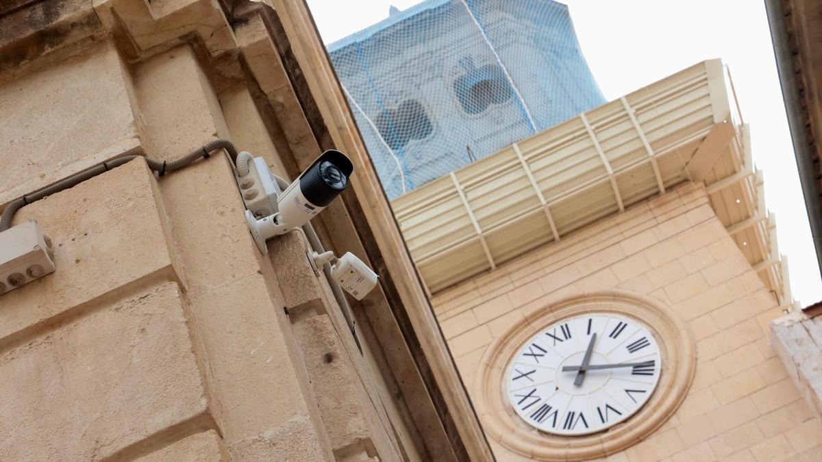 Instalan una cámara a lo "gran Hermano" para vigilar el vandalismo en Alicante