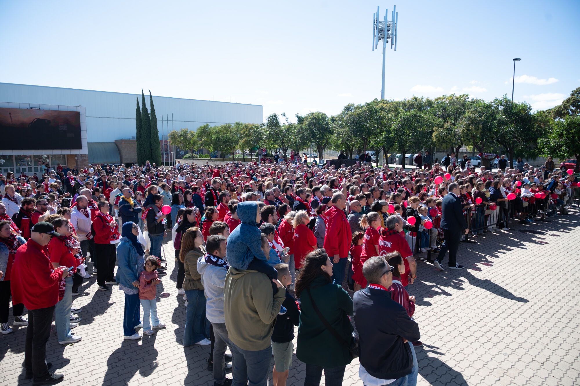El Casademont Zaragoza celebra la Supercopa ante su afición
