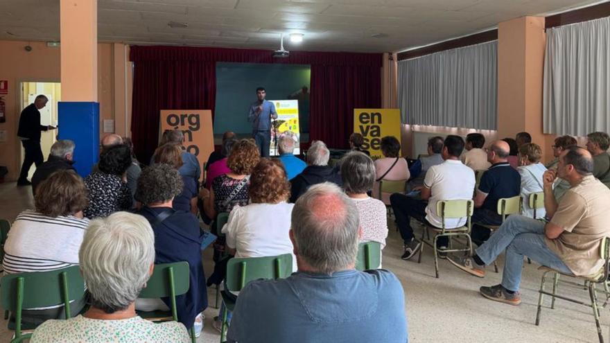 Asistentes a la primera cita, en el Villar Paramá de Vea.