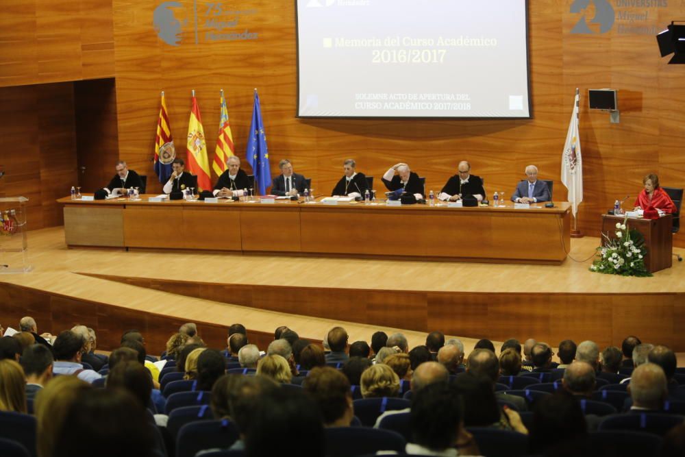 Ximo Puig se compromete a seguir trabajando en la rebaja de las tasas universitarias a la vez que exige más financiación estatal