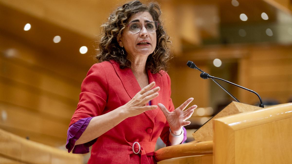 La ministra de Hacienda, María Jesús Montero, en el Senado.