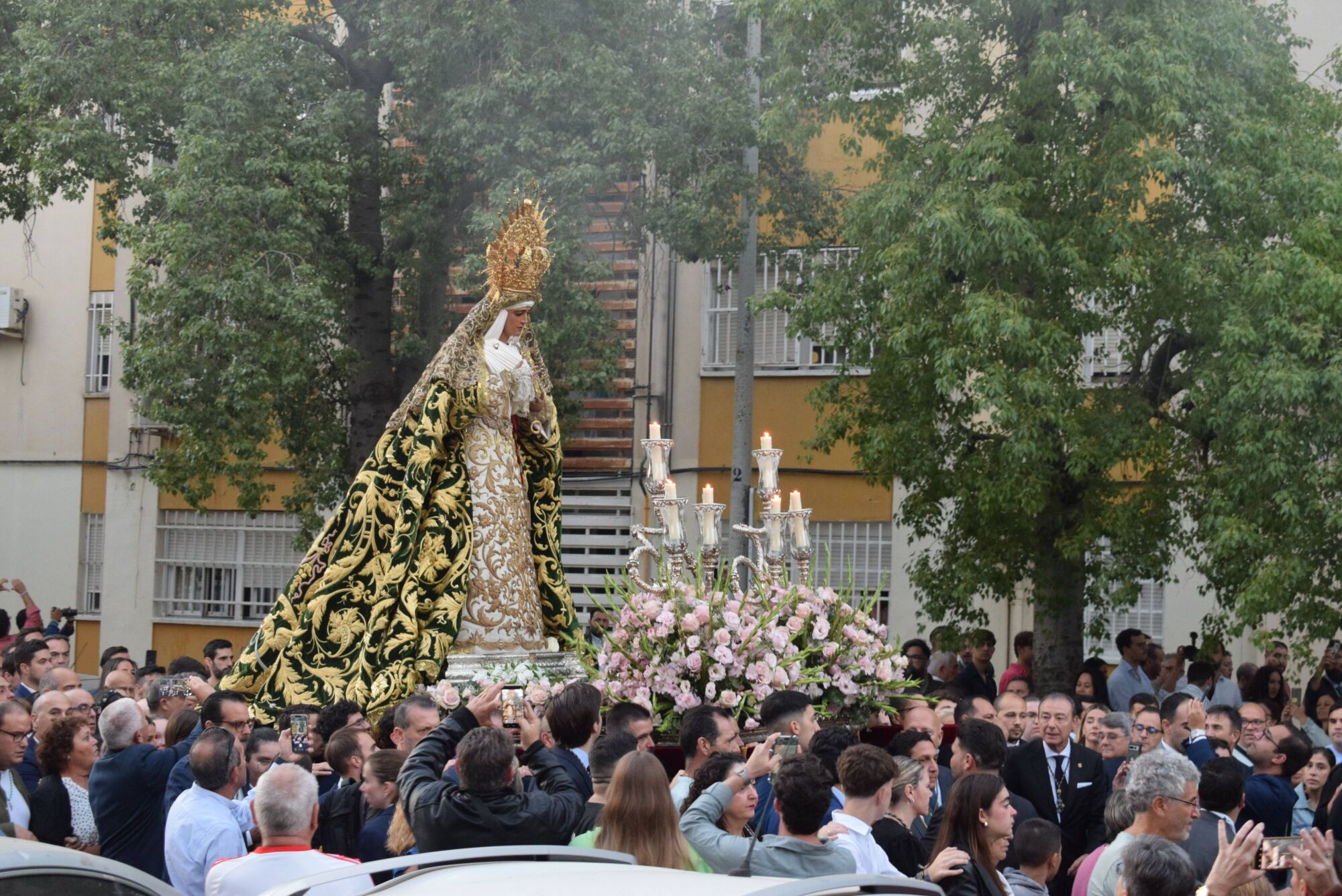 Traslado de la Esperanza de Triana desde el Polígono Sur a Triana