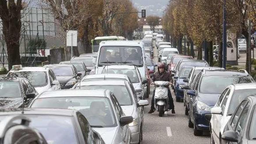 Tráfico en el centro de Vigo. // Adrián Irago