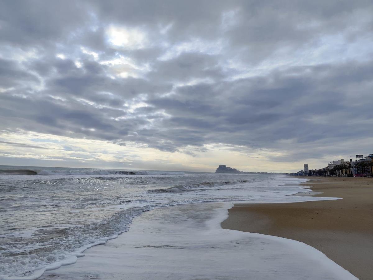 Mor ofegat un jove de 27 anys a la platja de Peníscola