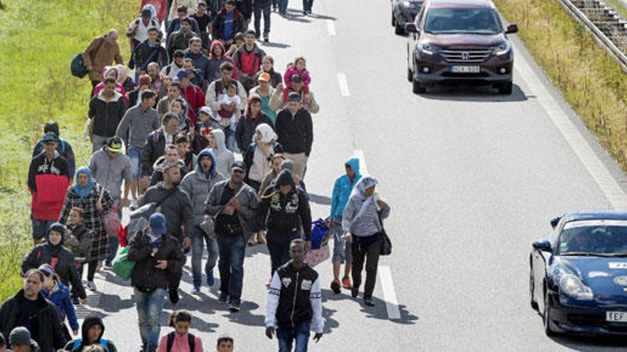 Dinamarca confiscará dinero a los refugiados para costear su atención