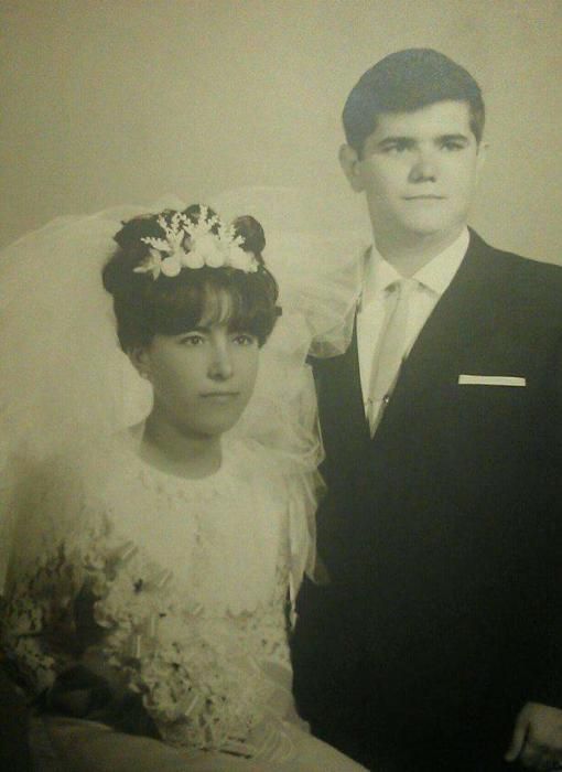 José Antonio y Rosario se casaron el 3 de Junio de 1967 en la Iglesia de San José de Elche. Les casó el cura Don Juan, que todavía vive. José Antonio tenía 22 años y su esposa 19. Se conocieron  en una fabrica de calzado en Elche, él con 11 años y ella con 9, así que como dice la canción de Antonio Machin "Toda una vida".