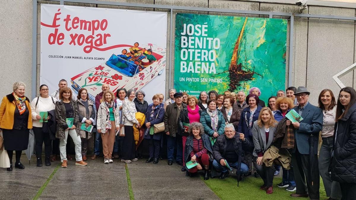 Participantes en la excursión a la muestra en Pontevedra de Otero Baena. | FdV