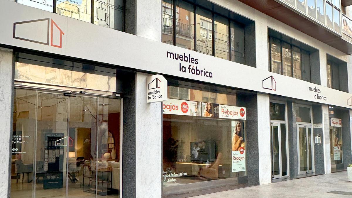 Las instalaciones de Muebles la Fábrica se encuentran en la calle Enmedio, 91 de Castelló.