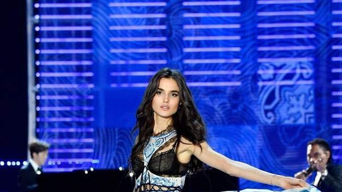 Blanca Padilla consigue sus alas en Victoria's Secret Fashion Show 2017