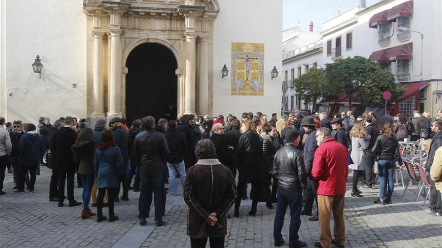 Multitudinaria y emotiva despedida al poeta Nacho Montoto