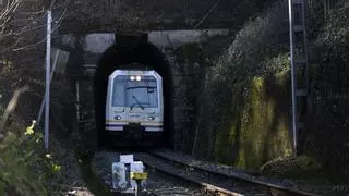 El Ministerio, sobre el escándalo de los Feve: "Los trenes diseñados eran más pequeños que los actuales, entraban en todos los túneles"