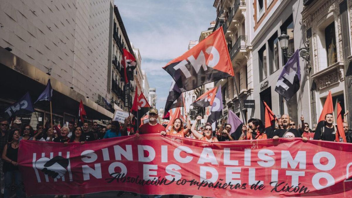 Las 6 de 'La Suiza' duante una concentración