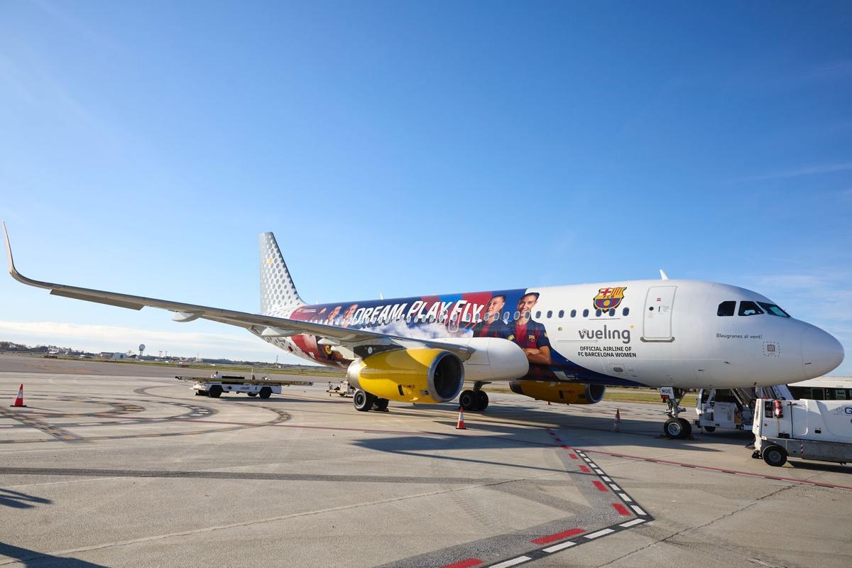 "Blaugranes al vent!": así es el nuevo avión del Barça femenino