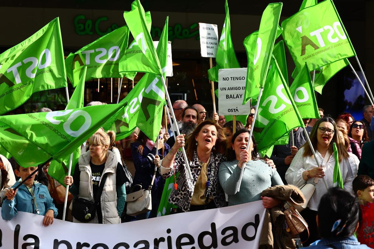 En imágenes I Protesta de los trabajadores de BSH Atención al Usuario en Zaragoza