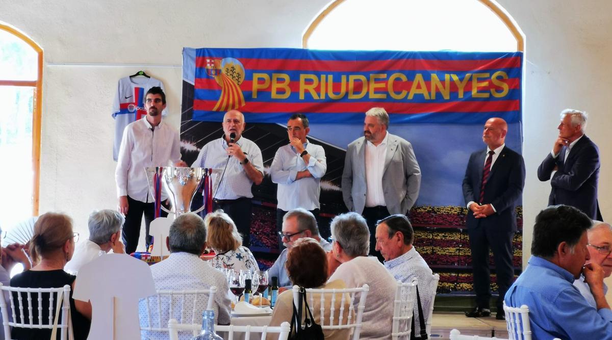 El trofeo de la Liga 2022-23 presidió la comida de gala