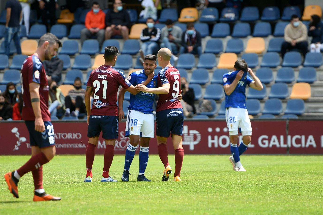 La emocionante permanencia del Pontevedra: goles y lágrimas en Pasarón