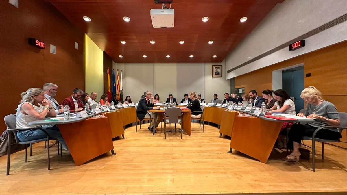 Un moment del ple per aprovar el cartipàs a l'Ajuntament de Lloret de Mar
