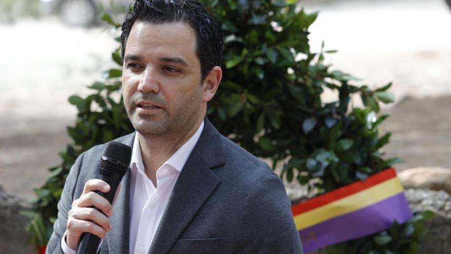Juan Antonio Sagredo, alcalde de Paterna, en el acto homenaje en el paredón de España