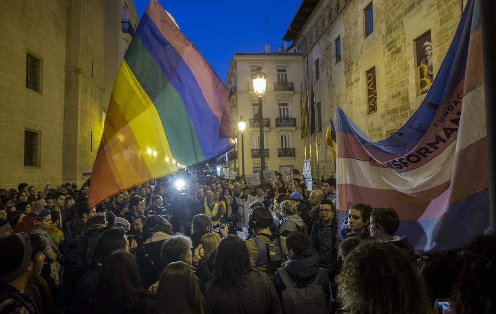 Concentración  a favor de los transexuales y contra el autobús tránsfobo de Hazte Oír