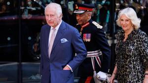 El rey Carlos III reanuda su agenda pública tras el diagnóstico de cáncer.