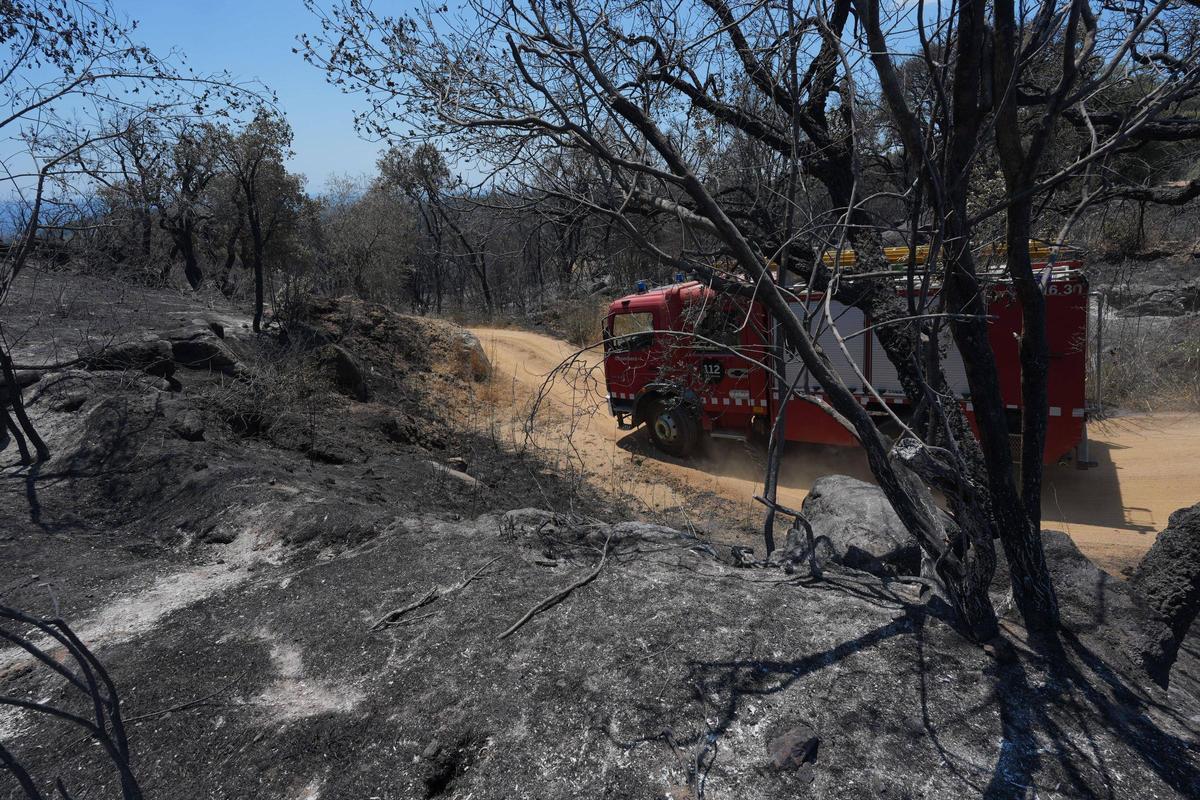 Galeria de fotos: l'incendi de les Gavarres calcina una casa a Calonge Galeria de fotos: l'incendi de les Gavarres calcina una casa a Calonge