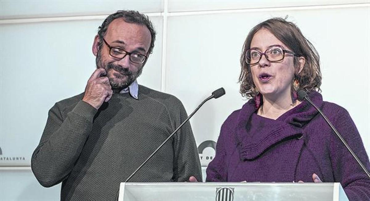 Los diputados de la CUP Benet Salellas y Eulàlia Reguant, en el Parlament.