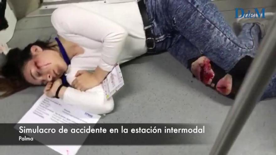 Simulacro de accidente de tren en la estación intermodal de Palma