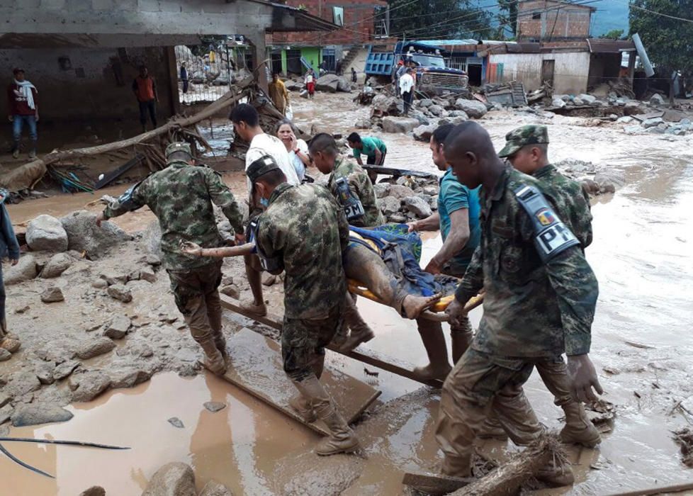 Más de 130 muertos en una avalancha de tierra en Colombia