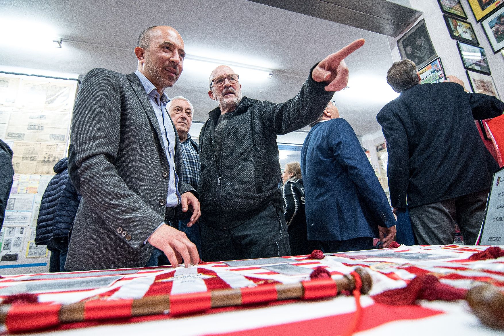 Presentació de les camisetes i banderes històriques del CE Manresa