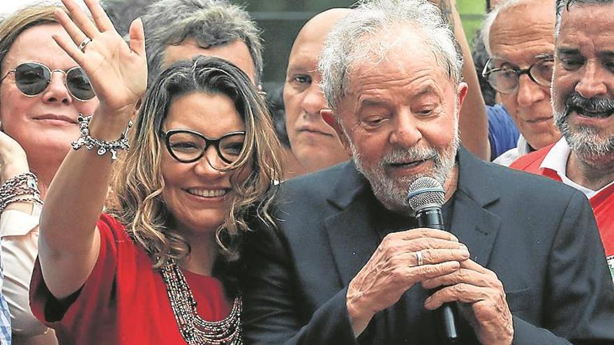 Lula anuncia boda en diciembre