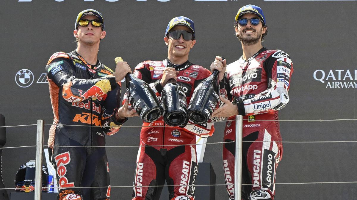 Lo que no se vio del Gran Premio de Hungría: un trofeo 'roto', una carrera de patinetes y un plato de pasta con kétchup